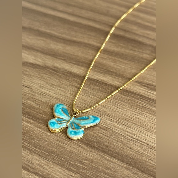 Butterfly Necklace Q700 - Picture 5 of 6